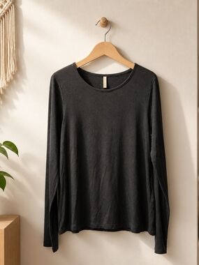 Women's Long Sleeve Crewneck Top - Black